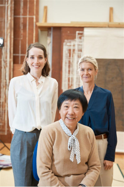 Valentina Marabini, Carole Weiss and Teacher Qiu Jinxian.